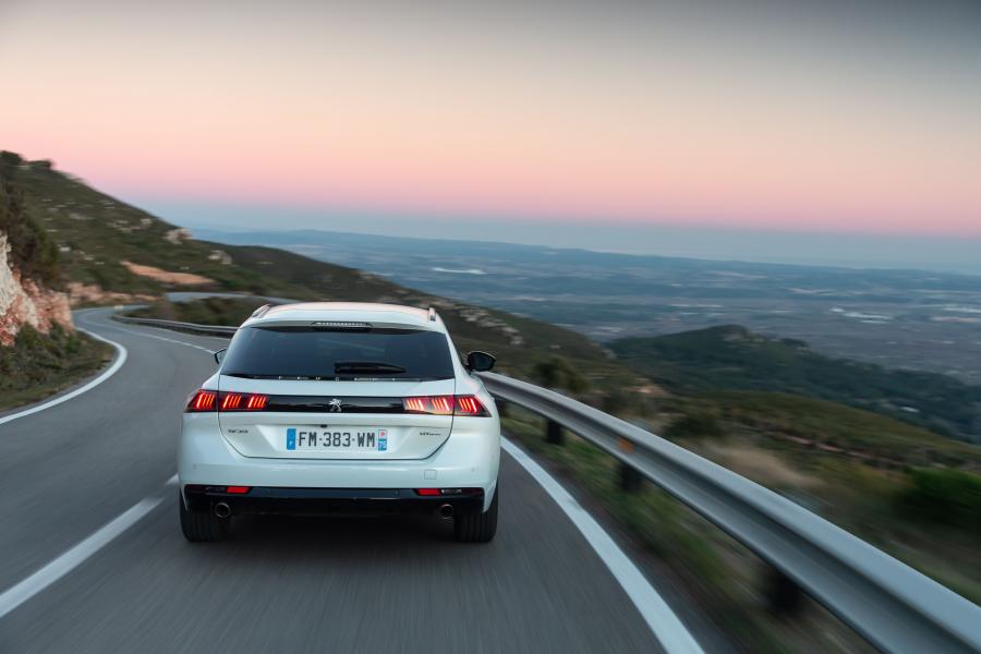  Peugeot 508 SW GT HYBRID 2019 года  (WW) (фото 3 из 40)